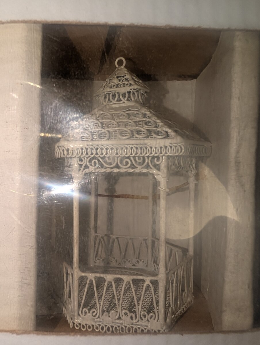 Acme WIR110 HO Scale White Wire Decorative Gazebo