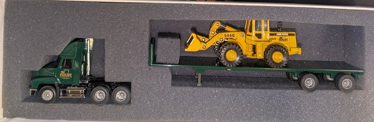 Penjoy Company 1:64 Diecast Flatbed Truck w/ John Deere 544G Loader