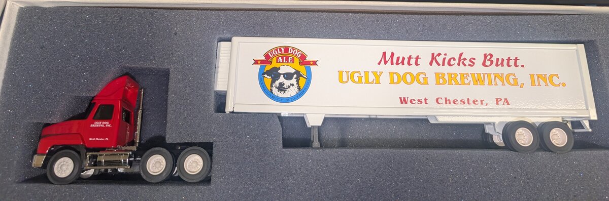 Penjoy Company 6691 1:64 Diecast Ugly Dog Brewing Mack CH 600 w/Reefer