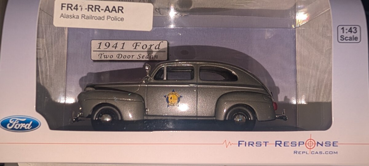 First Response FR41-RR-AAR 1:43 Diecast Alaska Railroad Police 1941 Ford Sedan