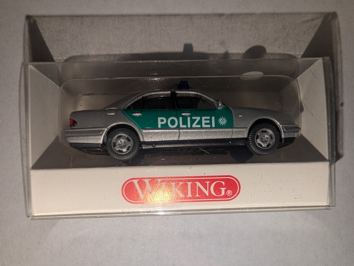 Wiking 104 1328 1:87 Diecast Silver & Green Polizei MB E-Klasse Cruiser