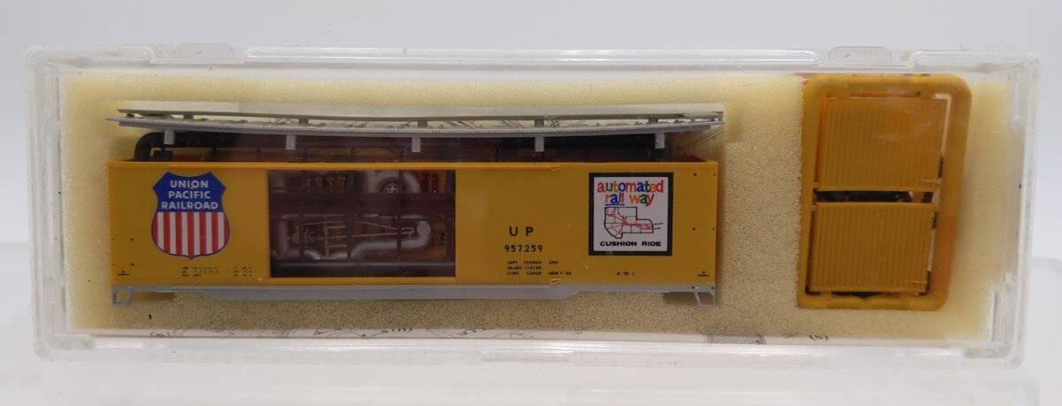 InterMountain 60616-11 N 50' AAR Std Dbl Union Pacific Box Car # 957259 Kit