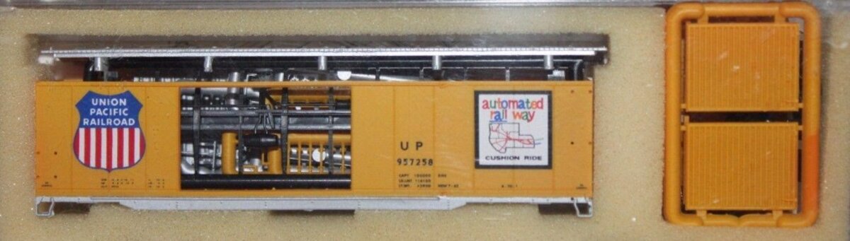 InterMountain 60616-10 N 50' AAR Std Dbl Dr Union Pacific Box Car # 957258 Kit