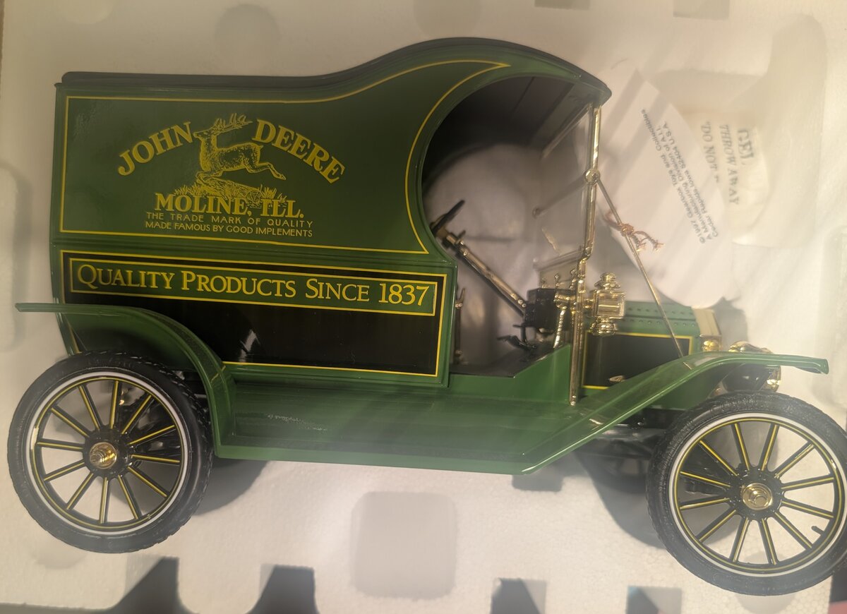 Gearbox Collectibles 03509 1:16 Diecast 1912 Ford Model T John Deere Delivery