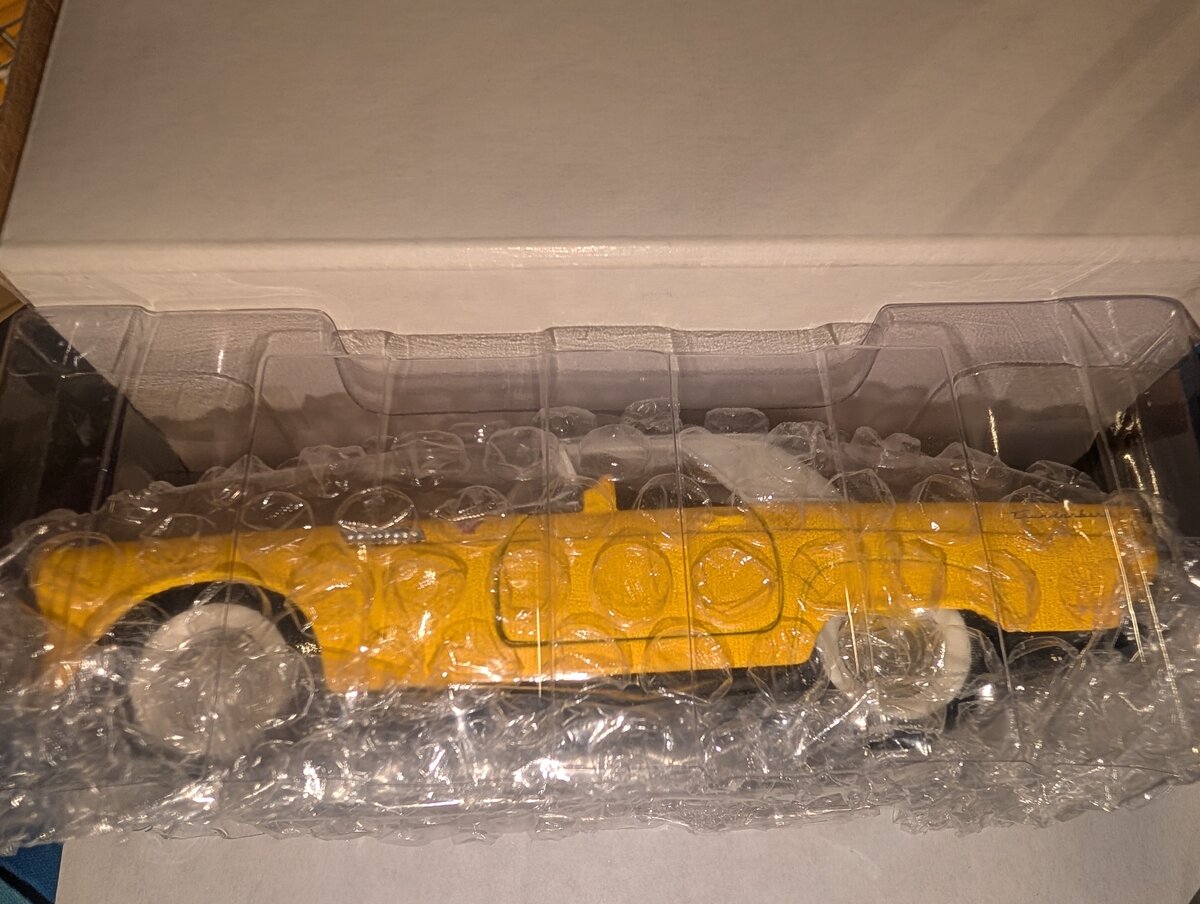 Signature Models FDBIRD 1:43 Diecast Yellow Sunnyside Ford Thunderbird