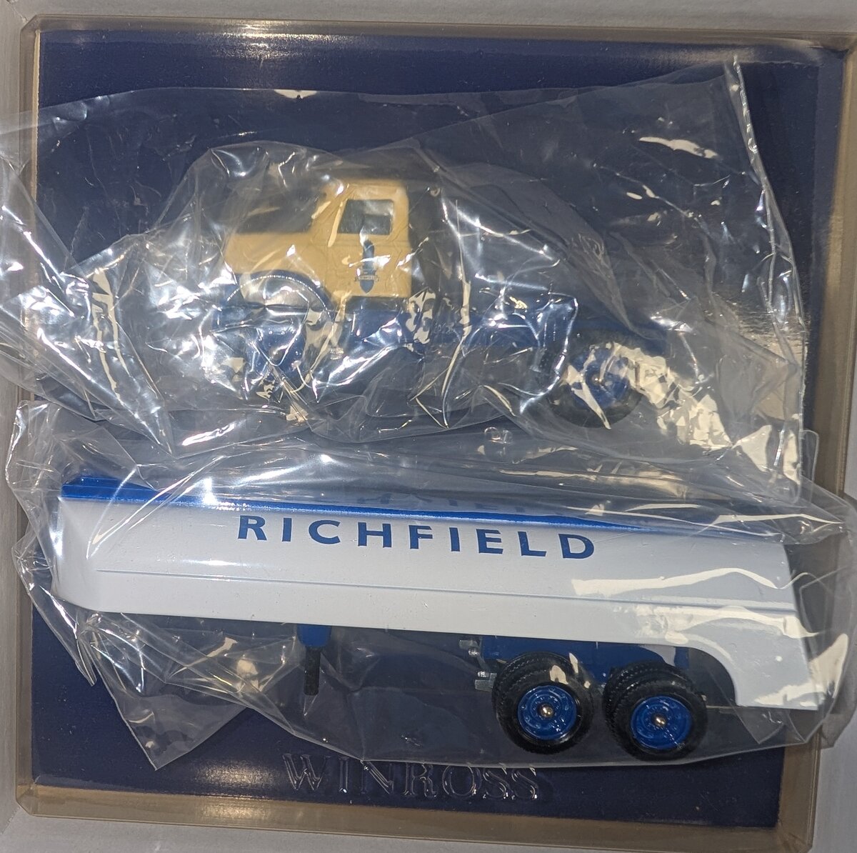 Winross 1:64 Die Cast Richfield Oil Tanker Truck