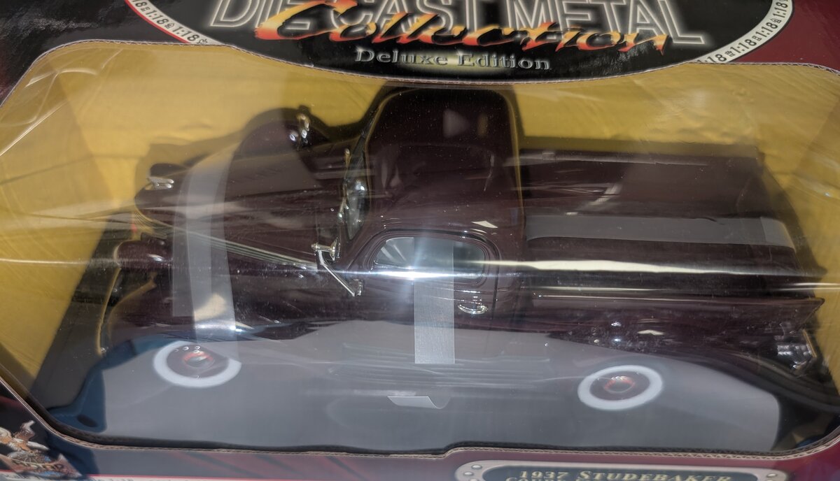 YatMing 92458B 1:18 Die Cast Burgundy 1937 Studebaker Coupe Express Pick Up