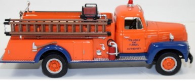 First Gear 19-1438 1:34 Tollway & Tunnel 1957 R-190 International Fire Truck