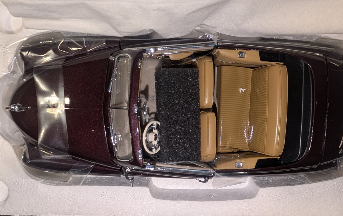 Danbury Mint 946-01 1:24 Diecast Burgundy 1949 Mercury Convertible