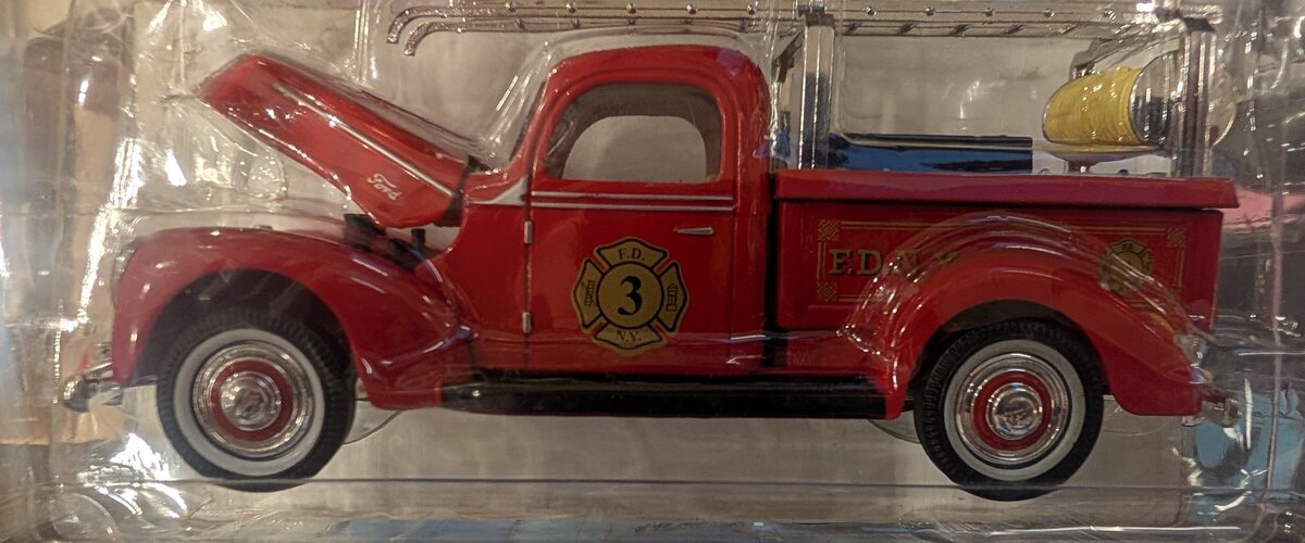 Forties Ford Collectibles FFIRE 1:43 DieCast 1940 New York Fire Department Truck
