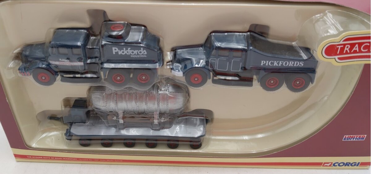 Corgi DG198000 1:76 Trackside Pickfords Scammell Contractors x 2 & Cylinder Load