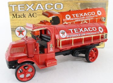 First Gear 19-2572 1:34 Scale Texaco Petroleum Products Mack AC Pumper Engine