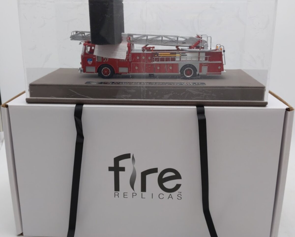 Fire Replicas FR115-59 1:50Fire Department City New York Ladder 59 1984 Seagrave