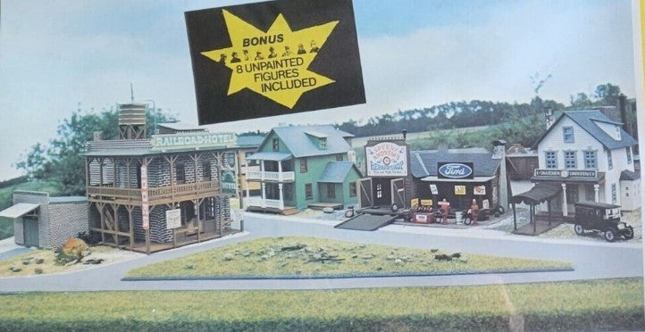 AHM 5851E HO Railroad Hotel, Aunt Millie's House, Speedy Repair, & Undertaker