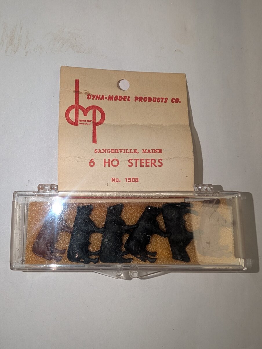 Dyna-Model 1508 HO Black & Brown Steers (Pack of 6)
