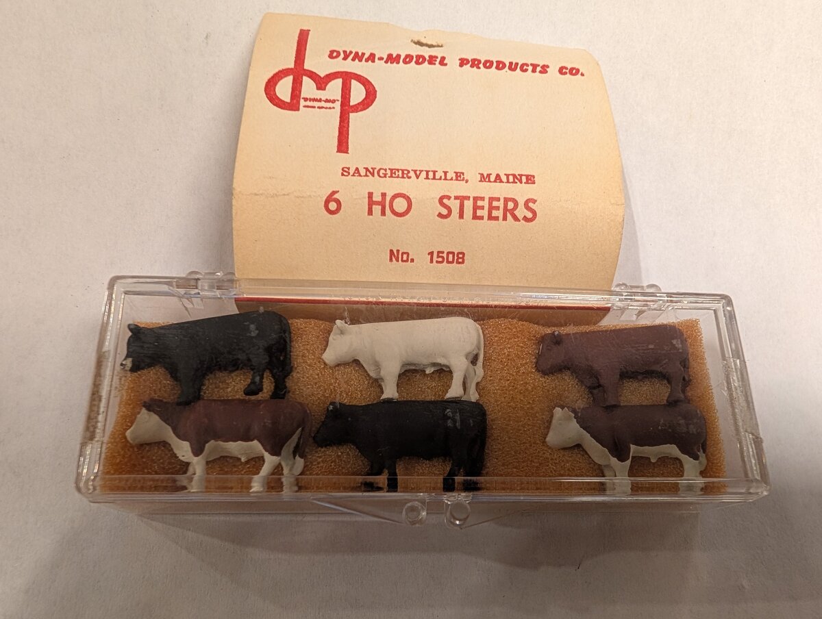 Dyna-Model 1508 HO Scale Black, Brown, & White Steers (Pack of 6)