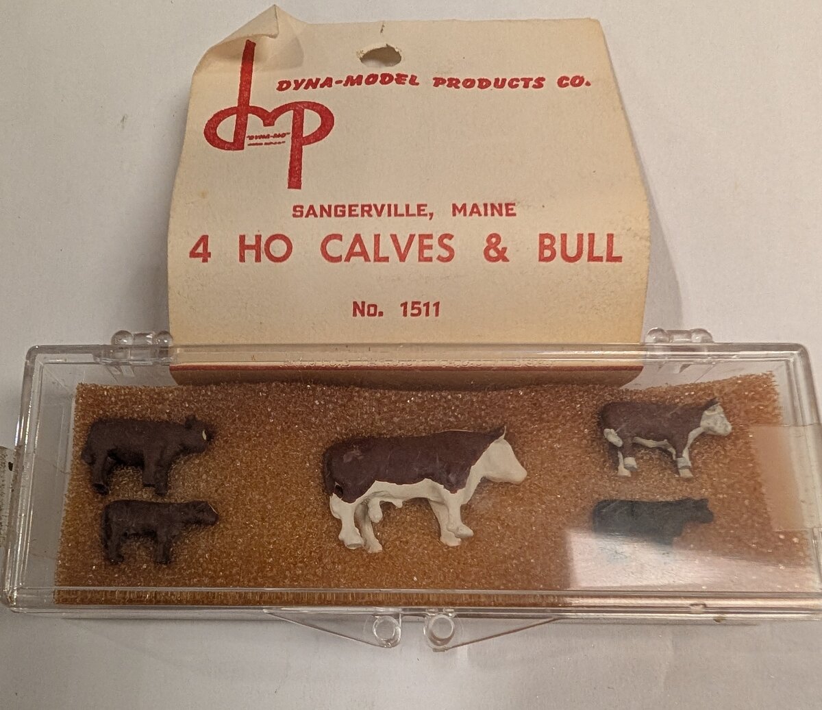 Dyna-Model 1511 HO Assorted Colors Calves & Bull (Set of 5)