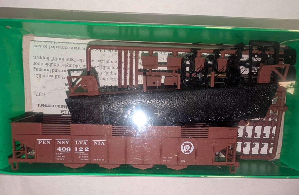 Bowser 56012 HO Circle Keystone PPR H-22 Clam Shell Hopper Car #406122 Kit
