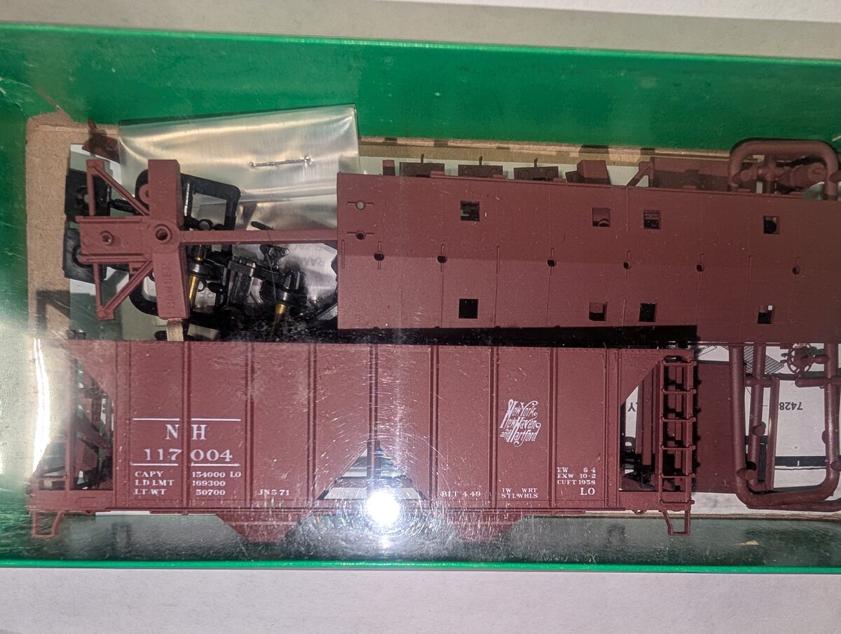 Bowser 55649 HO NY,NH & Hartford ACF 70 Ton 2 Bay Covered Hopper #117004 Kit