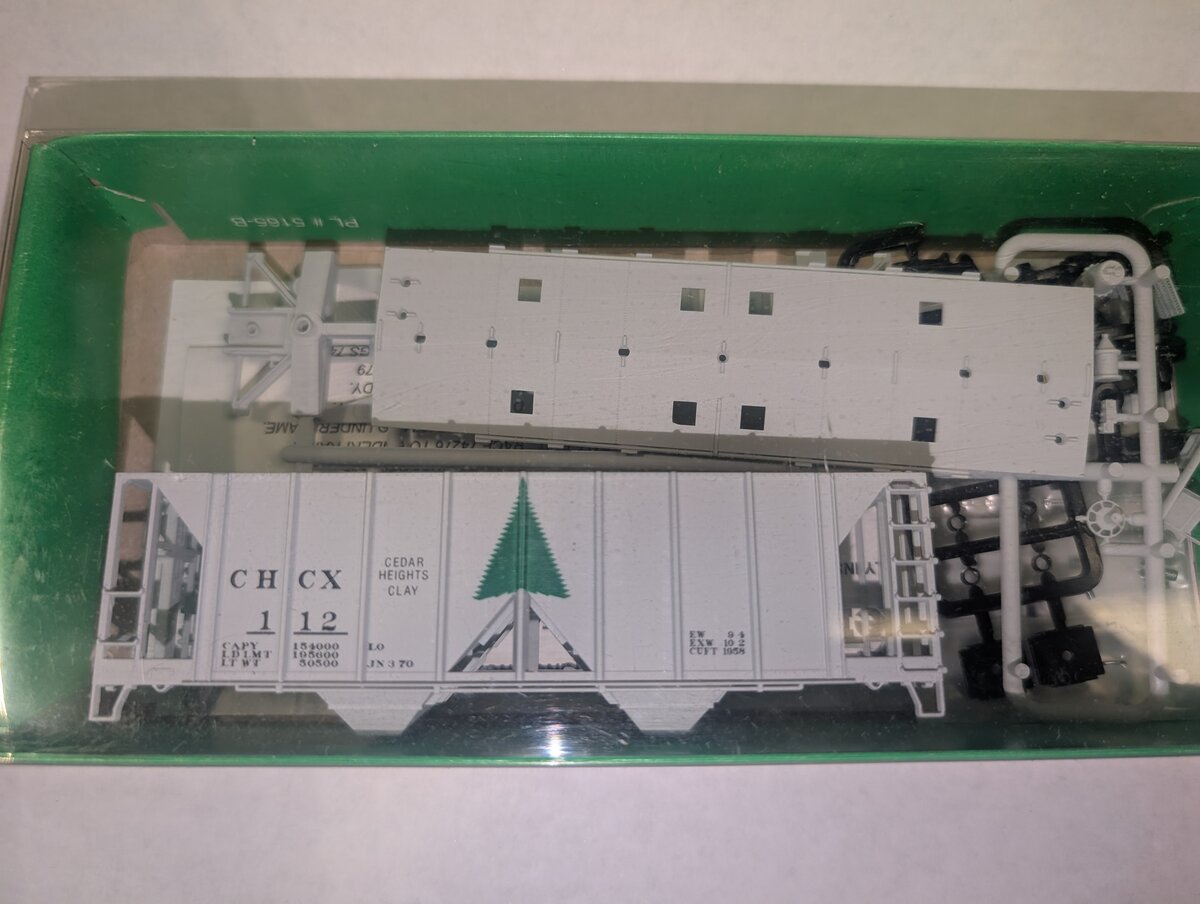 Bowser 55837 HO Cedar Heights Clay 70 Ton 2-Bay Covered Hopper #112 Kit