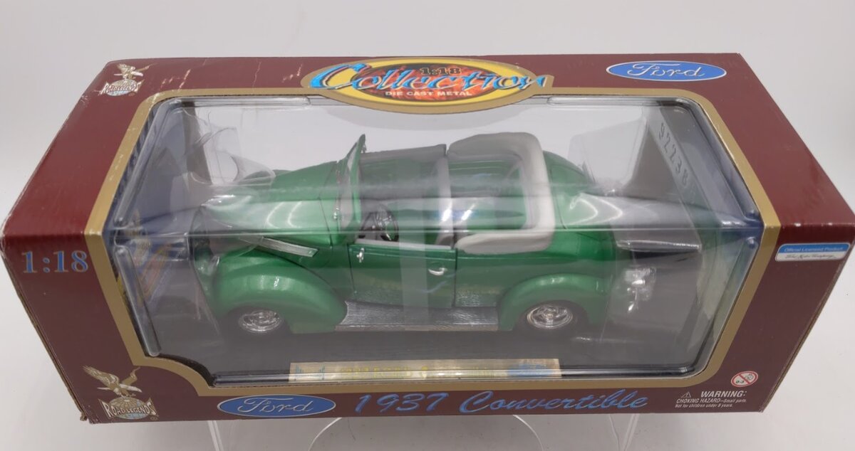 YatMing Road Legends 92238 1:18 1937 Ford Convertible Diecast Model (Green)