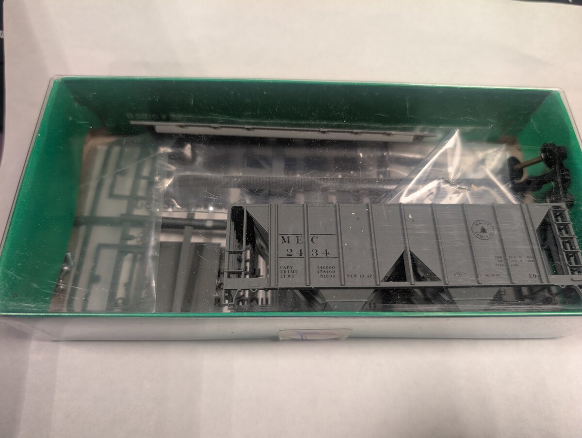 Bowser 55695 HO Maine Central 70 Ton 2 Bay Covered Hopper #2434 Kit