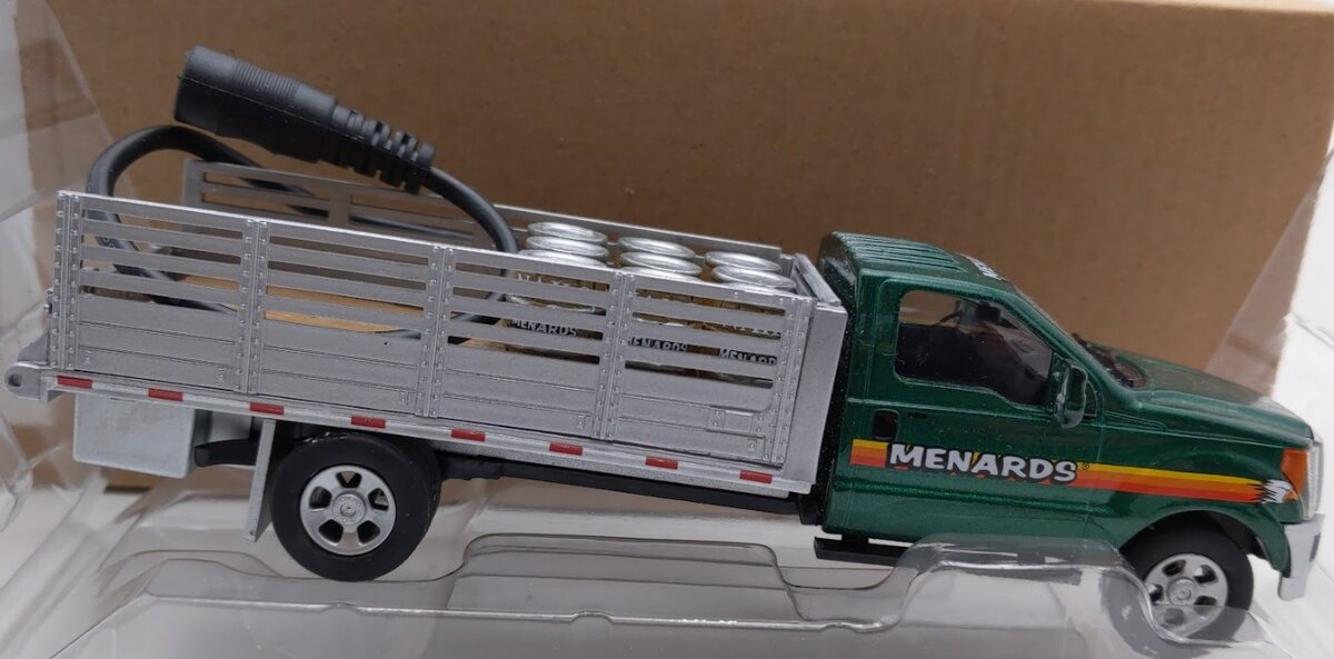 Menards 279-4207 1:48 Green Lighted Menards Stake Truck W/Lumber and Barrels