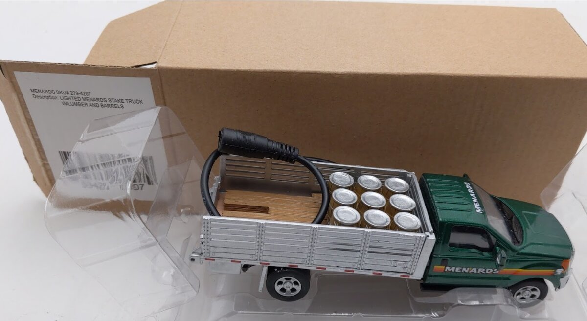 Menards 279-4207 1:48 Green Lighted Menards Stake Truck W/Lumber and Barrels