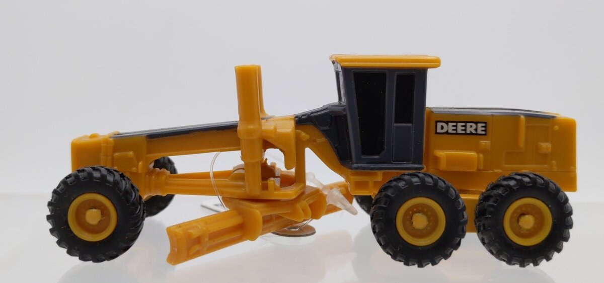 Ertl 35257 1:64 Scale Yellow John Deere Tractor Road Grader Earth Mover Diecast