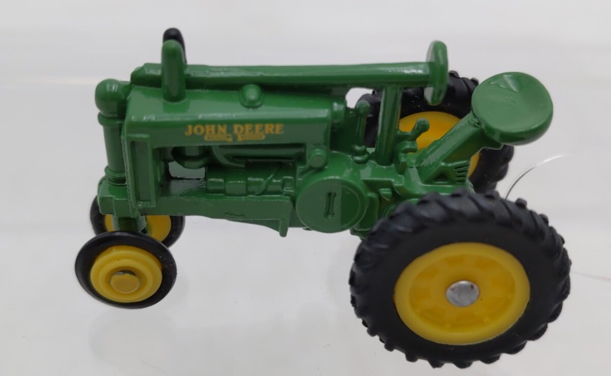 Ertl 35106 1:64 Green John Deere Tractor Diecast and Plastic Parts