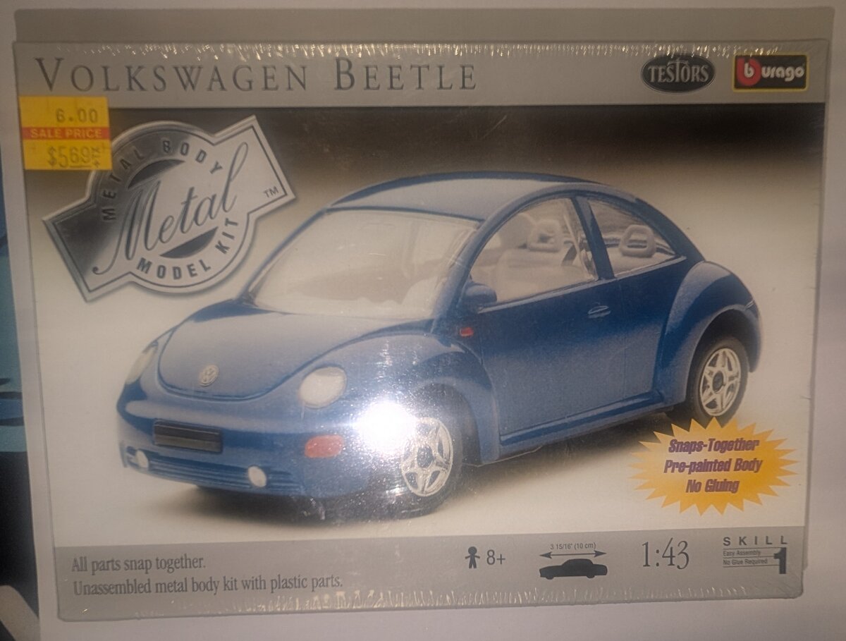 Testors 420002 1:43 Snap Together Pre-Painted Volkswagen Beetle Metal Model Kit