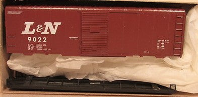 Roundhouse 10626 HO L&N Large Herald 40' AAR YNGS Door Boxcar (Brown Body) Kit
