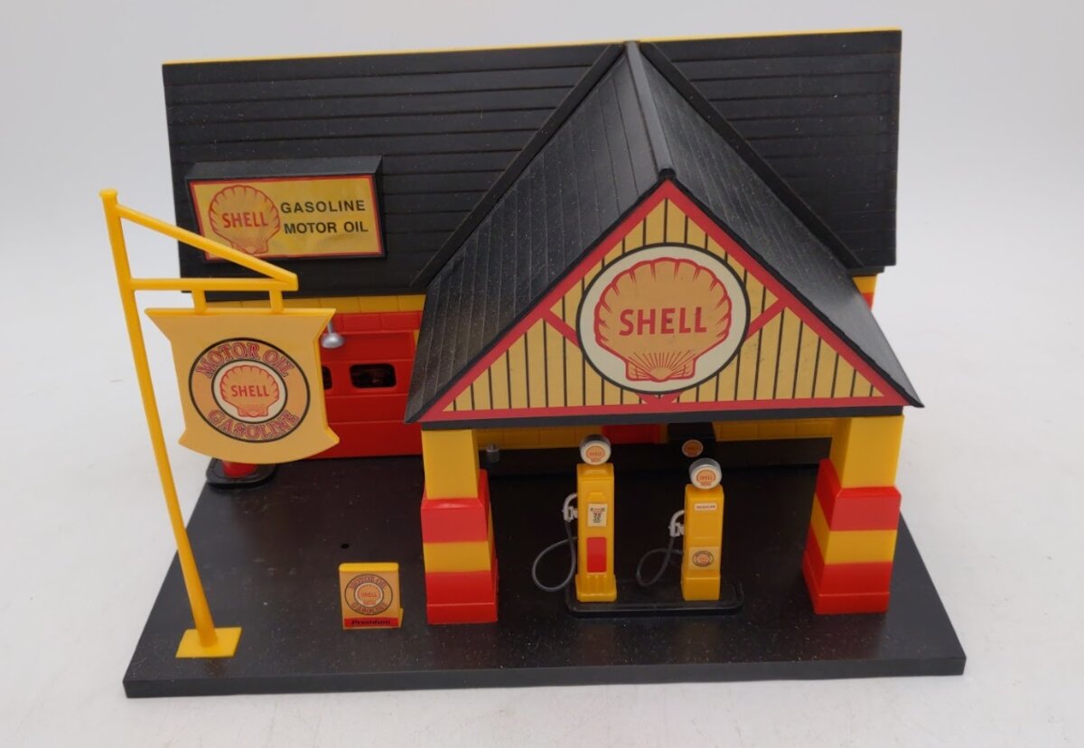 Golden Wheels 1:32 Scale Wheel Shell Service Station Gas Pump Model Diorama