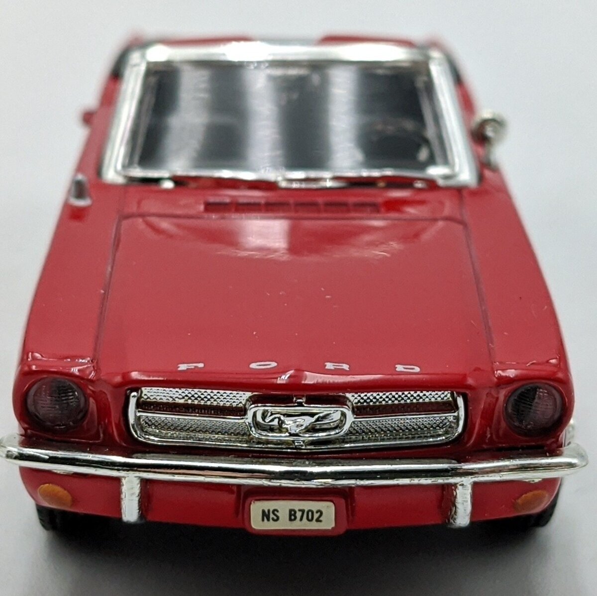 Motor Max 73815 1:43 1964 Red 1/2 Ford Mustang Convertible