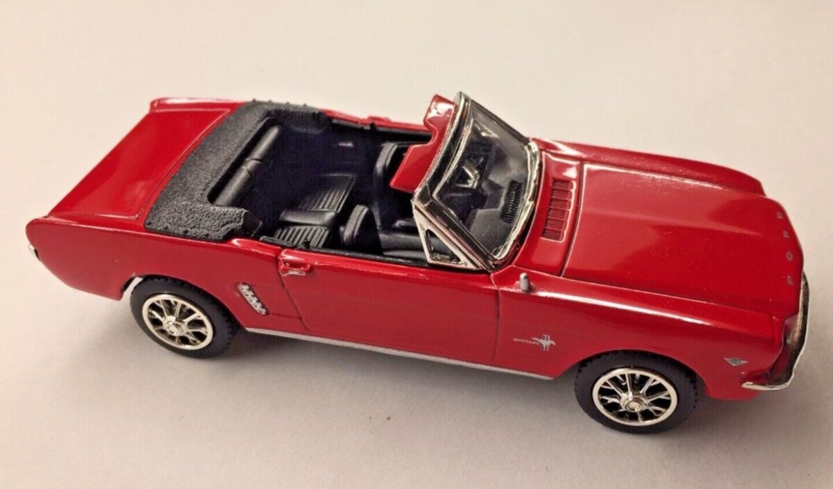 Motor Max 73815 1:43 1964 Red 1/2 Ford Mustang Convertible