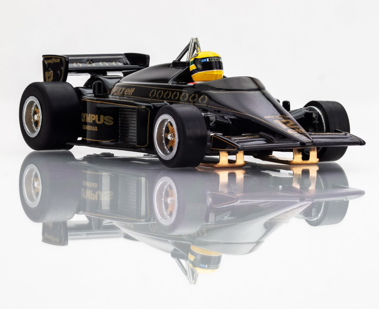 AFX 22113 HO Black/Gold Lotus 97T 1985 Slot Car