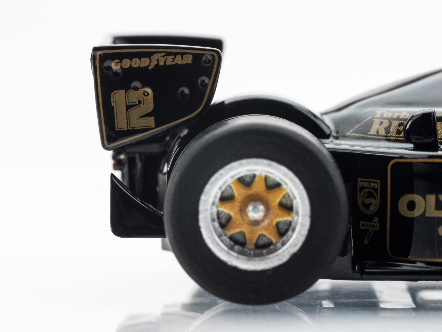 AFX 22113 HO Black/Gold Lotus 97T 1985 Slot Car