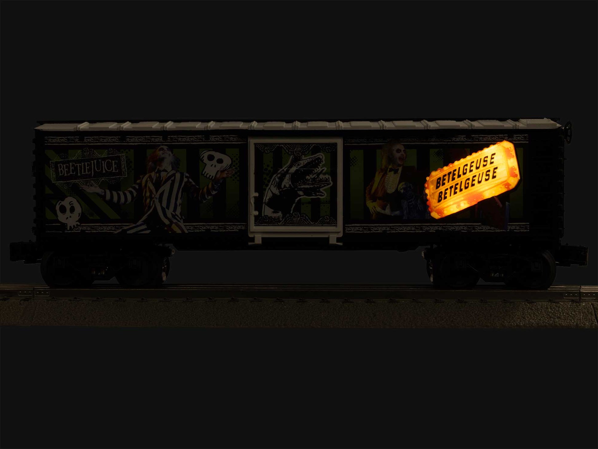 Lionel 2528010 O Beetlejuice Lighted Boxcar