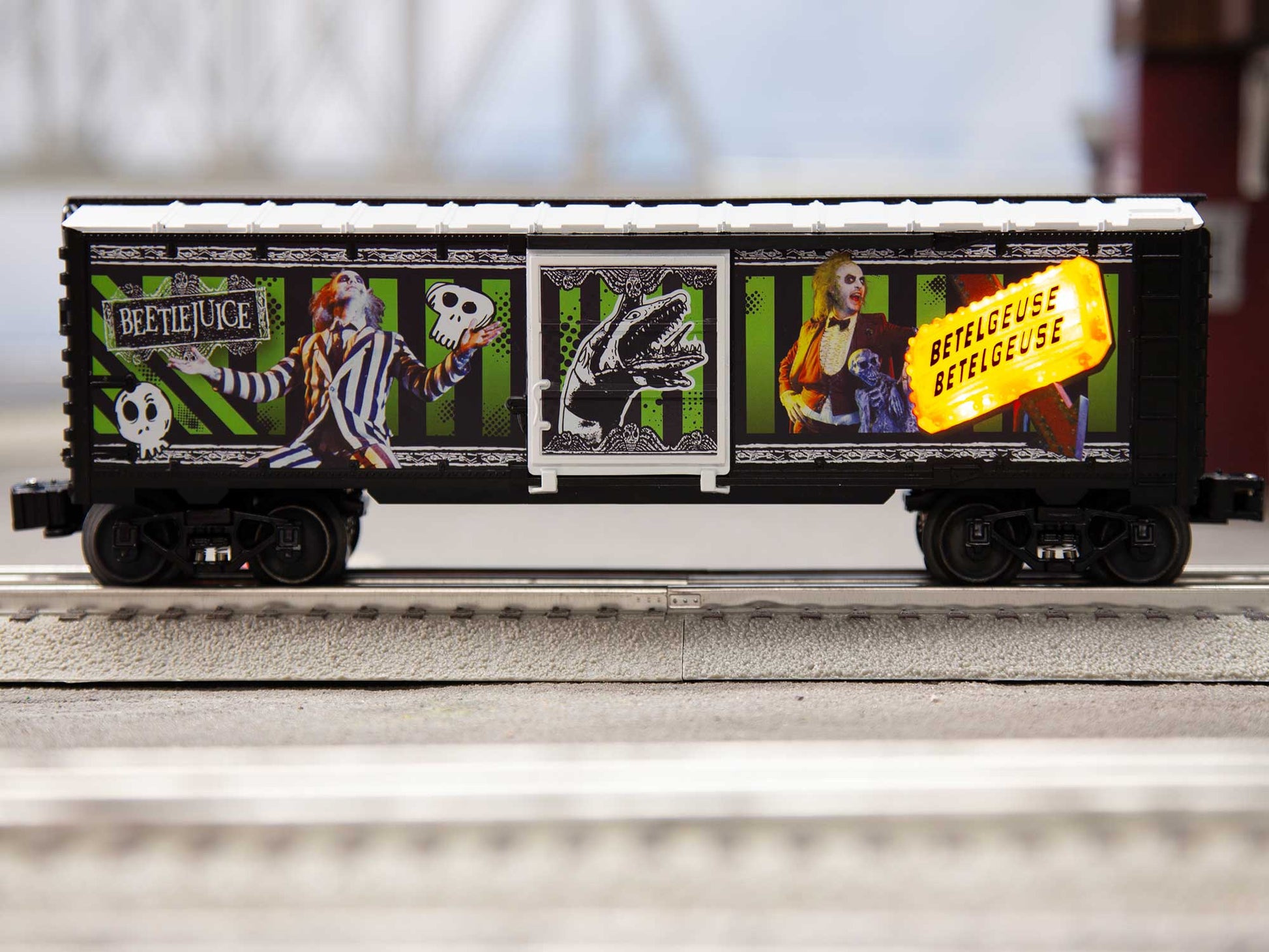 Lionel 2528010 O Beetlejuice Lighted Boxcar