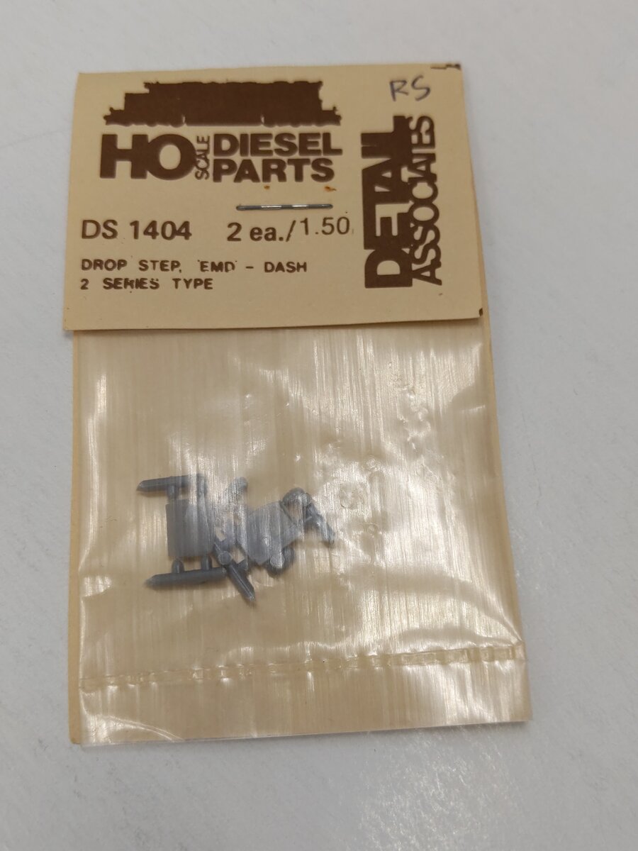 Detail Associates 1404 HO Drop Step EMD DASH 2 Series Type (Pack of 2)