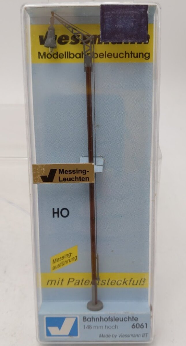 Viessmann 6061 HO Scale Trackside Lighting Mast