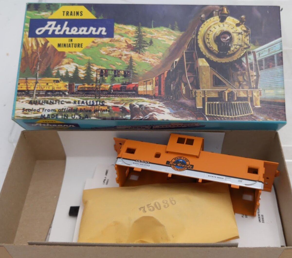 Athearn 01500 HO Orange & Silver 29' Wide Vision Caboose Denver & Rio Grande Kit