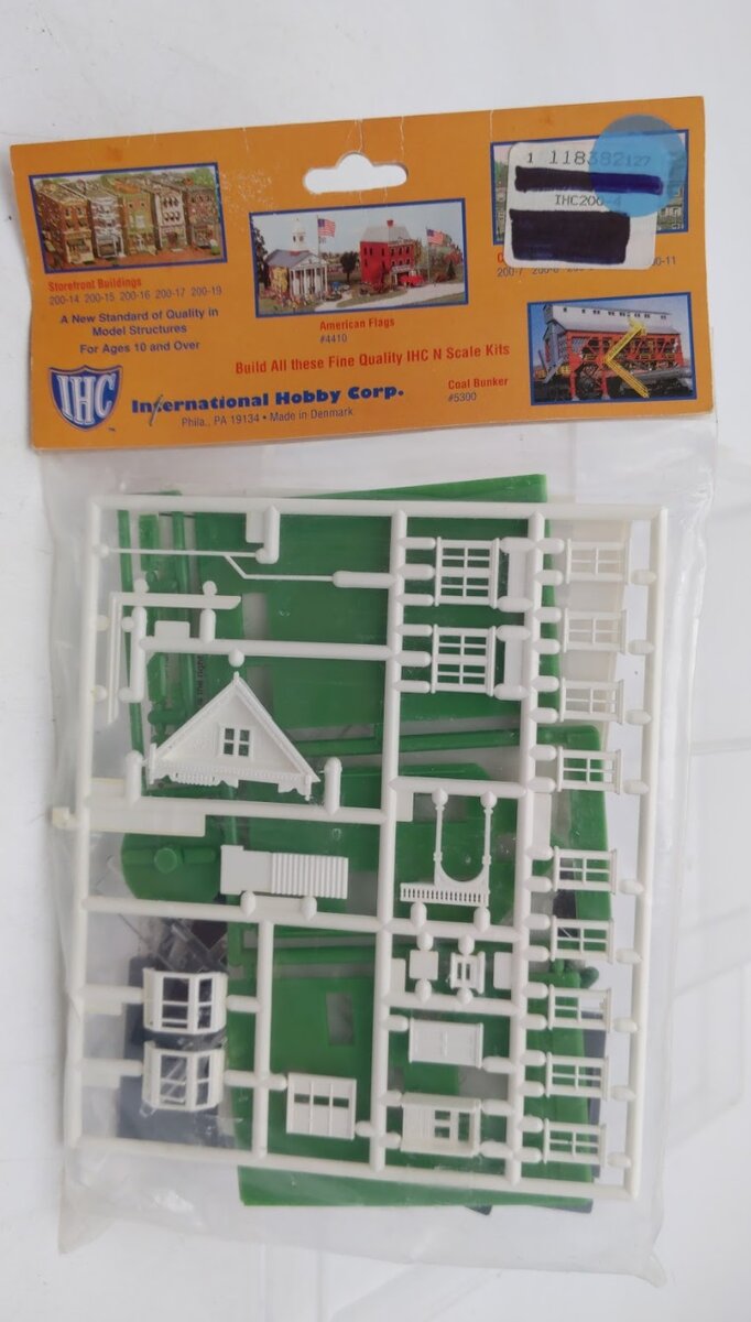 IHC 200-4 N Homes of Yesterday&Today Gingerbread Houses Painted Lady House Kit