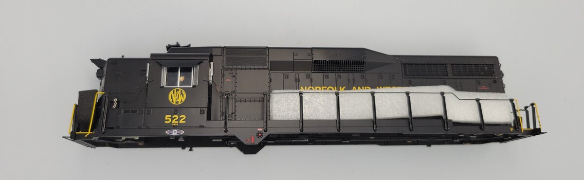 Lionel 82136-2 Northfolk and Western Hi-Nose GP-30 Legacy Shell #522