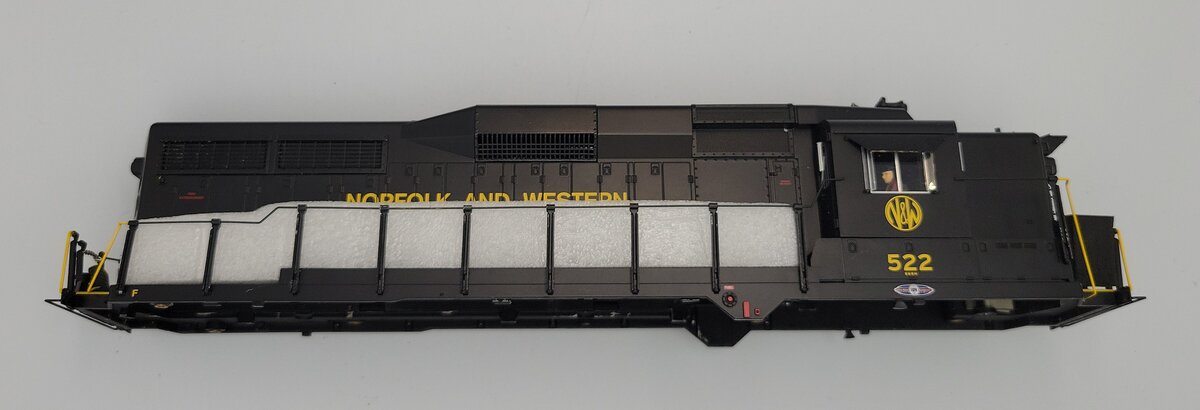 Lionel 82136-2 Northfolk and Western Hi-Nose GP-30 Legacy Shell #522