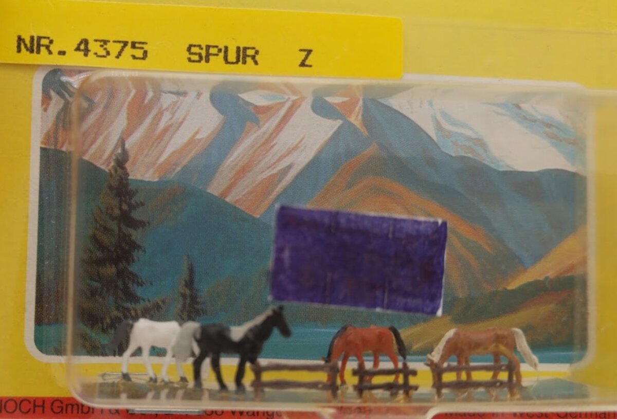 Noch 4375 Z Scale 5-Horse Paddock & Access