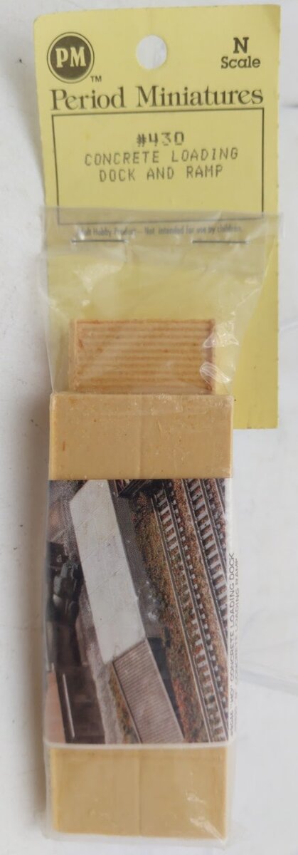 Period Miniatures 430 N Scale Concrete Loading Dock and Ramp