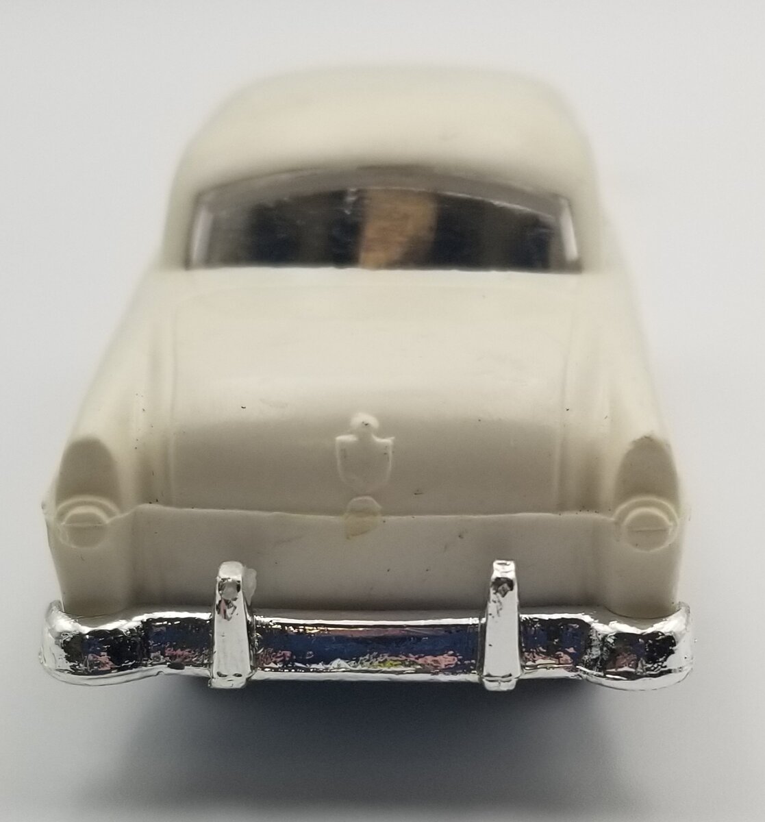 Lionel 6414-25 White Repro Automobile with Chrome Bumpers