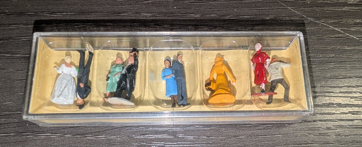 Vollmer 2230 HO Scale Wedding Party & Wedding Guests Figure Set
