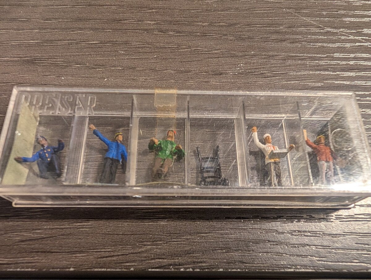 Presier 14 HO Scale Various Workers w/Dolly